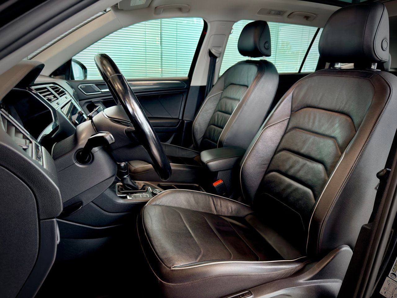 2018 Volkswagen Tiguan Black Notre-Dame-des-Prairies - photo #15