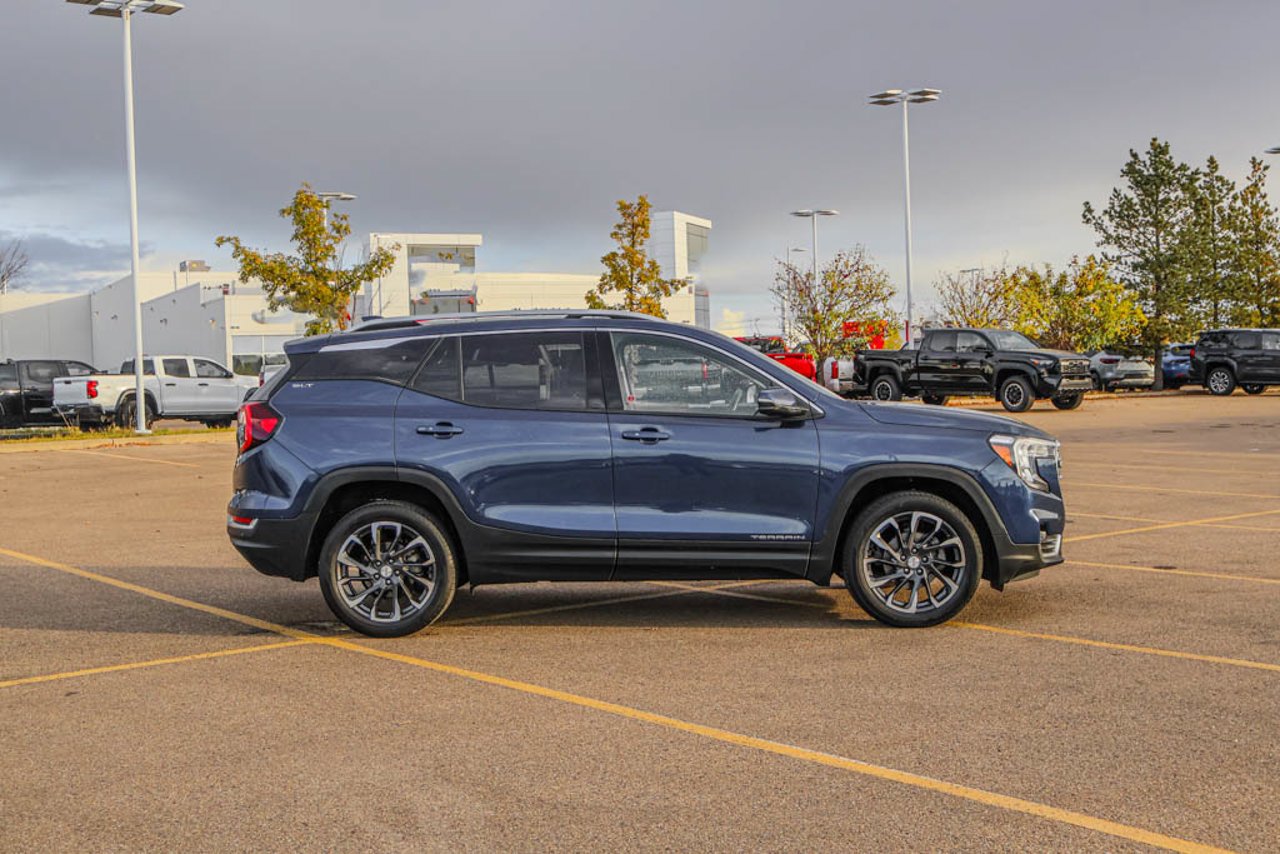2022 GMC Terrain AWD 4dr SLT Blue Sherwood Park - photo #9