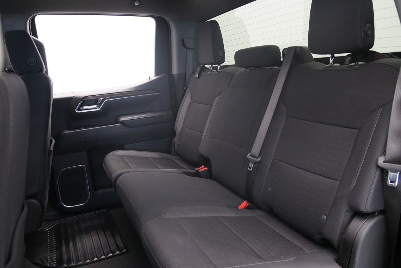 2025 Chevrolet Silverado 1500 LT Black Baie-Comeau - photo #7
