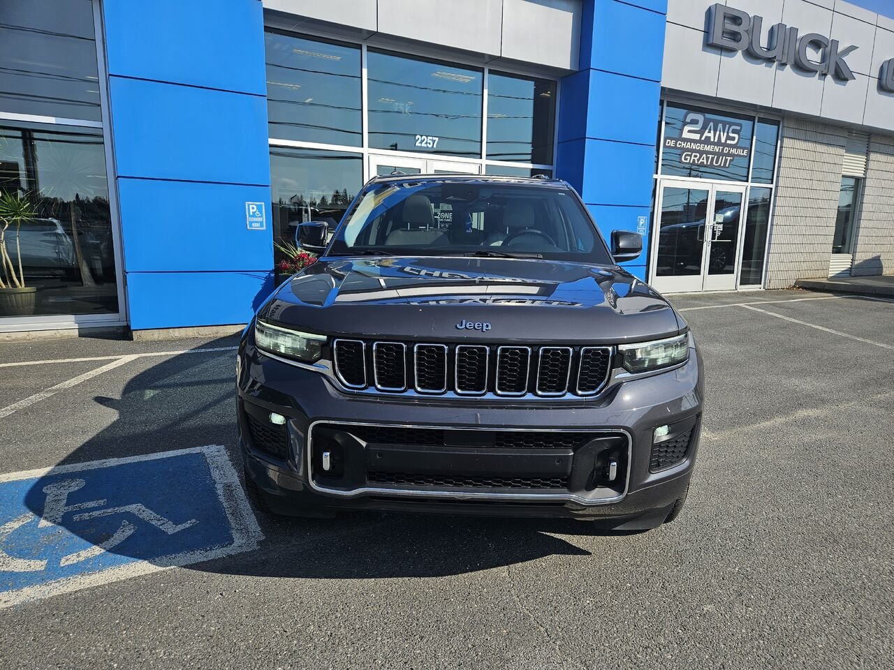 2023 Jeep Grand Cherokee Overland 4x4 Grey Thetford Mines - photo #1