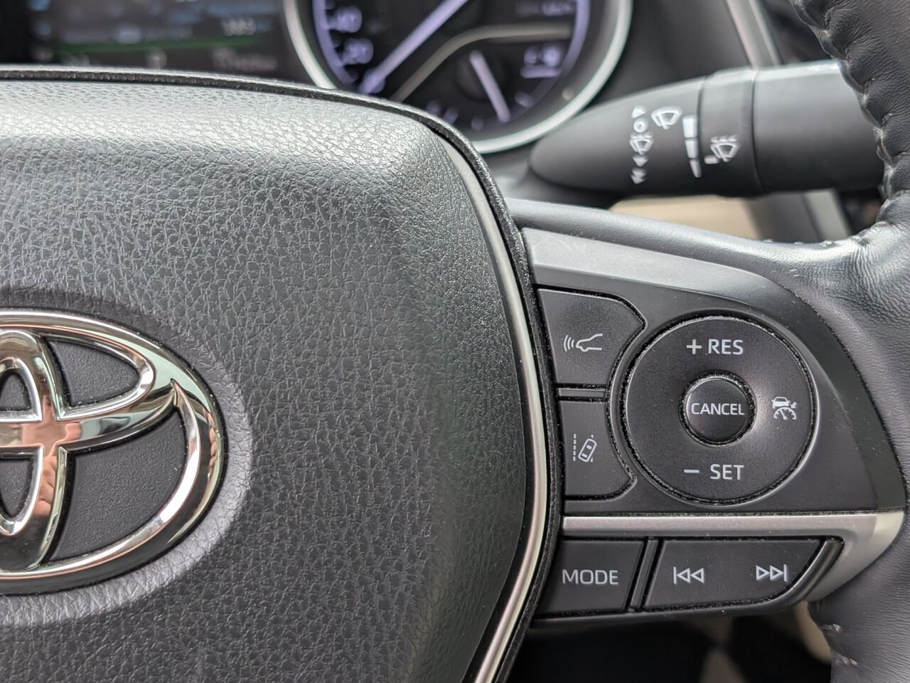 Toyota Camry Hybride XLE/SIÈGES CHAUFFANTS ET VENTILLÉS/TOIT OUVRANT/VOLANT CHAUFFANT/SIÈGES EN CUIR/BLUETOOTH/AC 2021 Blanc Sherbrooke - photo #14
