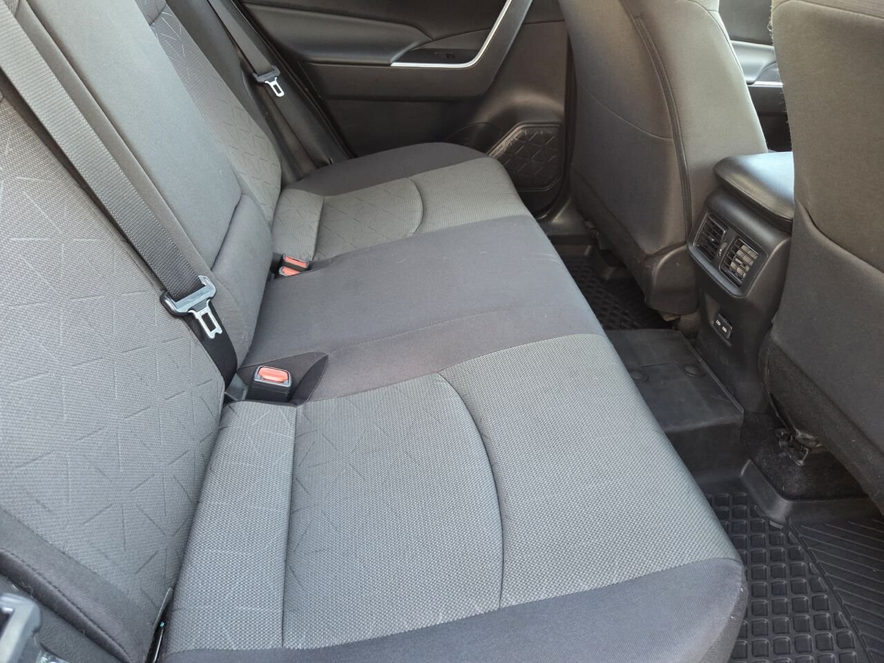 2023 Toyota RAV4 XLE HYBRIDE Silver  - photo #14