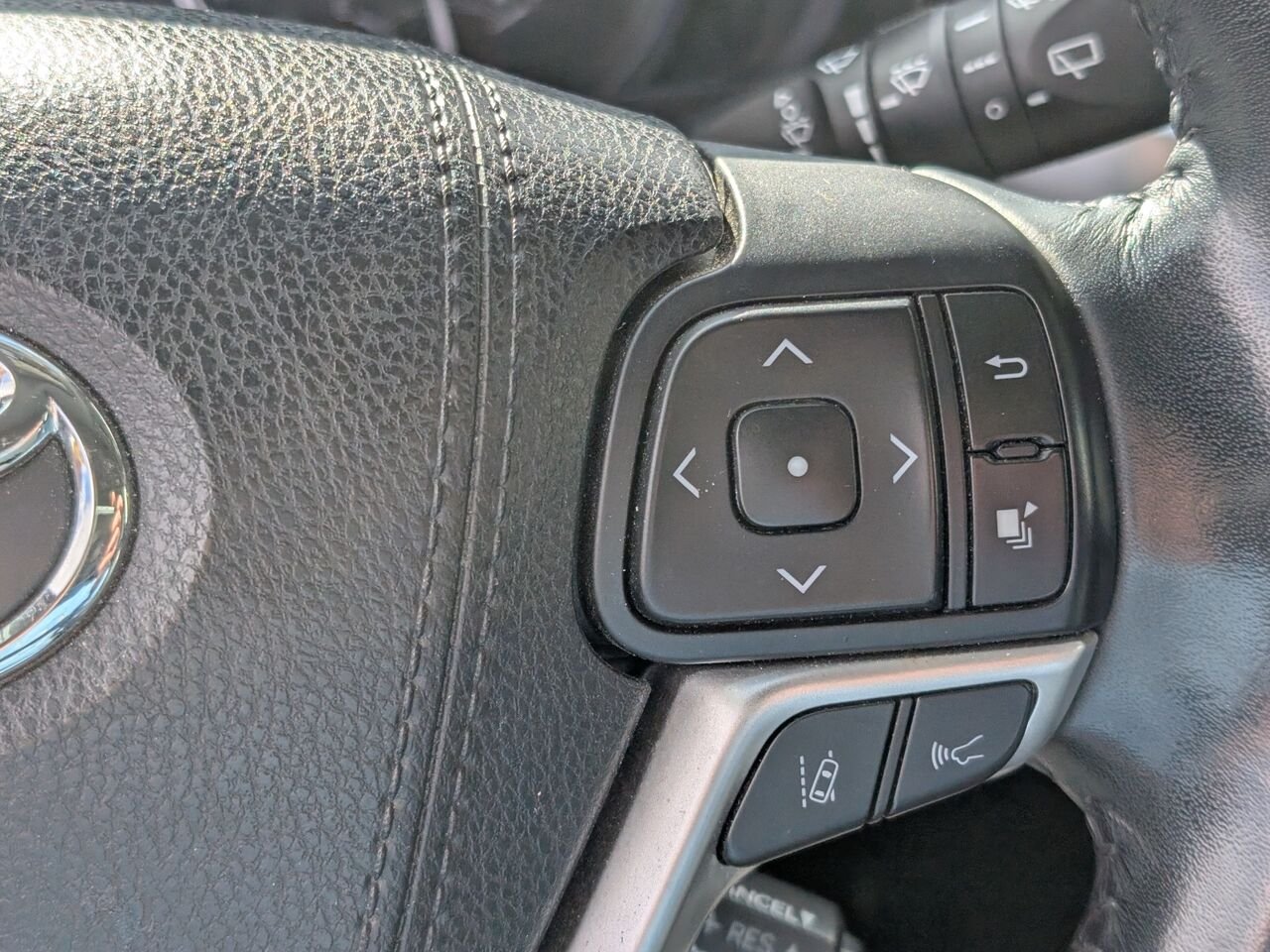 2018 Toyota Highlander 5TDJZRFH8JS911249 Black Sherbrooke - photo #15