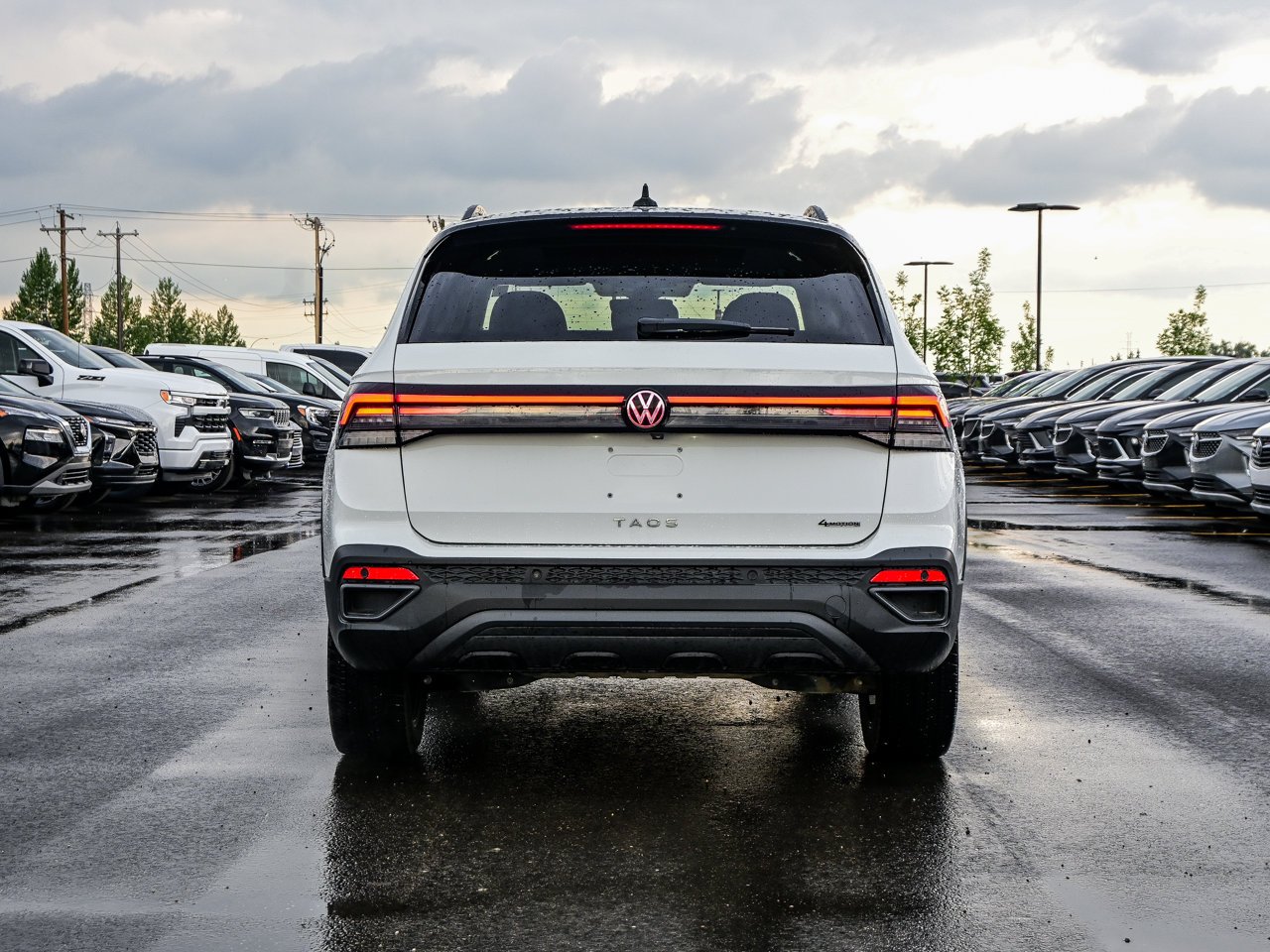 2026 Volkswagen Taos Comfortline Black Edition 4MOTION White Sherwood Park - photo #11