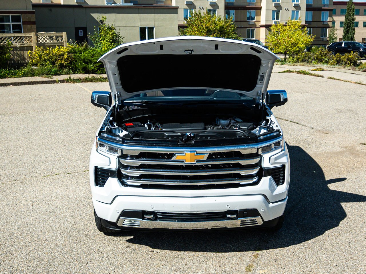 2024 Chevrolet Silverado 1500 4WD Crew Cab 147 High Country White Sherwood Park - photo #9