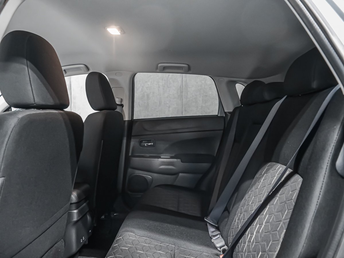 2027 Mitsubishi RVR SE Titanium Grey Montreal - photo #21