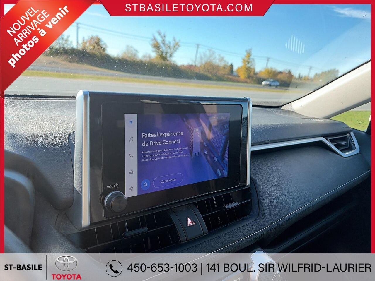TOYOTA RAV4 Hybride 2023 Blanc Saint-Basile-le-Grand - photo #10