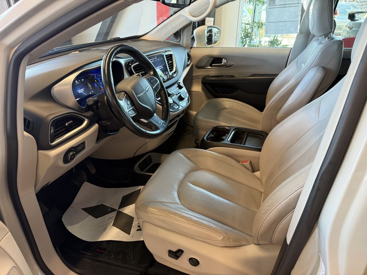 Chrysler Pacifica Hybrid 2020 Beige Saint-Eustache - photo #13