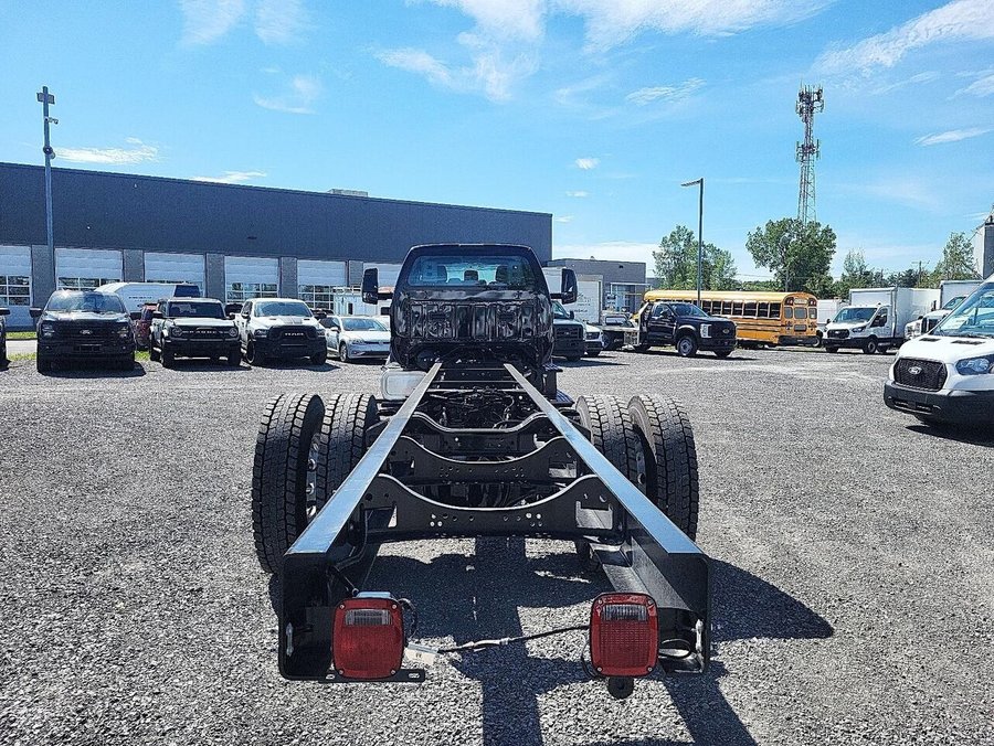 2026 Ford Super Duty F-750 Straight Frame SUPER CAB DOCK HGT Agate Black
