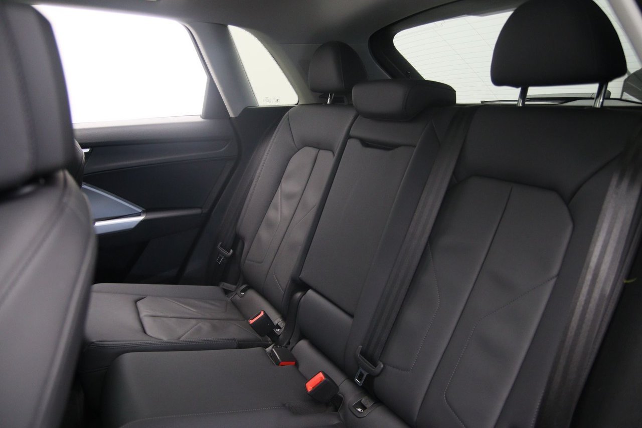 Audi Q3 2025 Argent Baie-Comeau - photo #8
