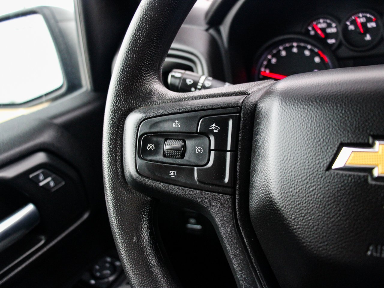 2025 Chevrolet Silverado 1500 4WD Crew Cab 147 Custom Black Sherwood Park - photo #18