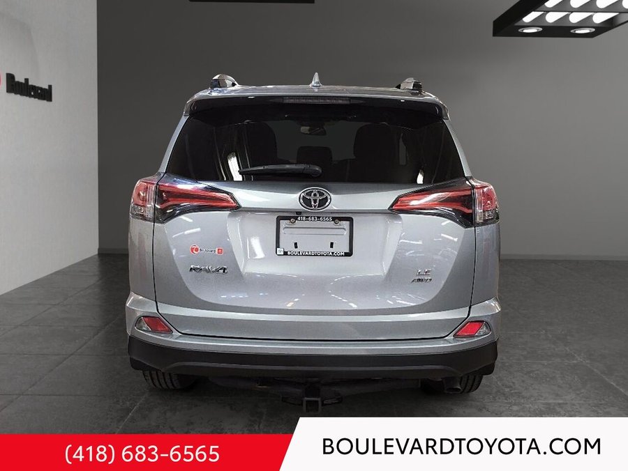 Toyota RAV4 LE, AWD 2018 Argent