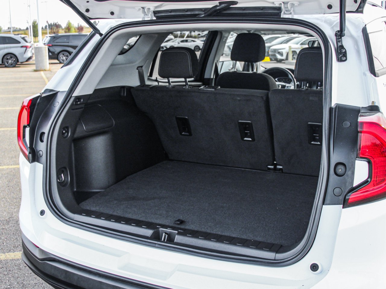 2024 GMC Terrain AWD 4dr SLE White Sherwood Park - photo #7