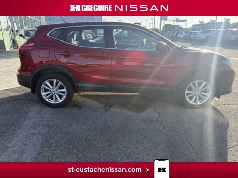 Nissan Qashqai 2017 Rouge Laval - photo #12