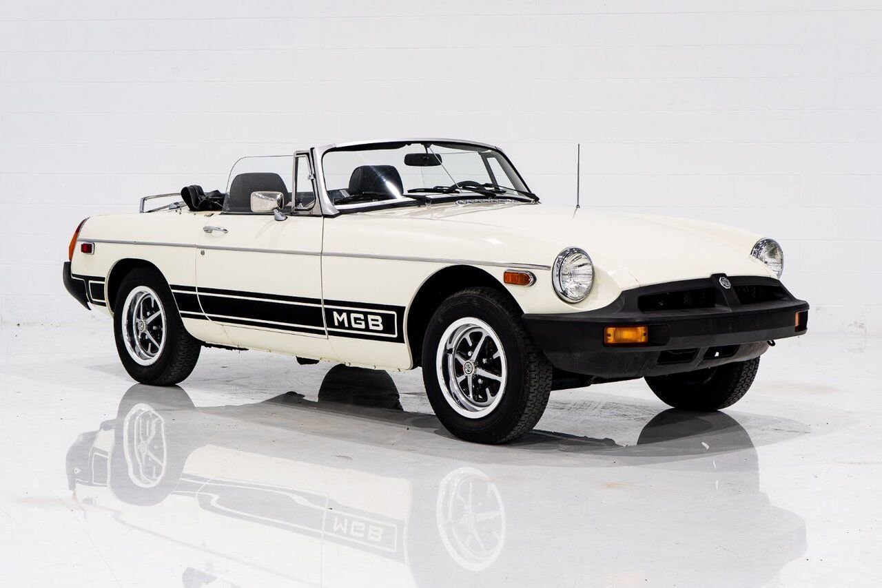 MG B Beautifully presented from former complete restoration 1979 Blanc Montréal - photo #43