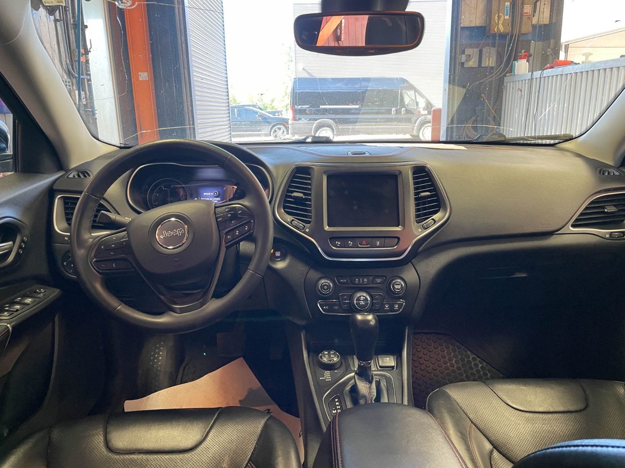 Jeep Cherokee TRAILHAWK 4X4 *CUIR* GR REMORQ *SIEGES VENTIL* NAV 2023 gray Saint-Jérôme - photo #3