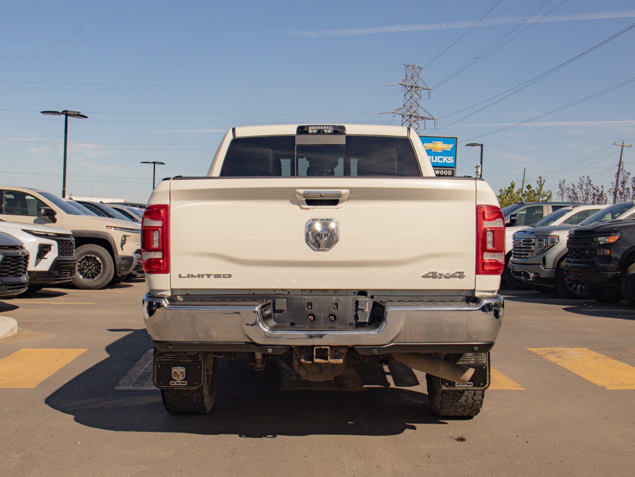 2022 Ram 3500 Limited 4x4 Crew Cab 6'4 Box White Sherwood Park - photo #8