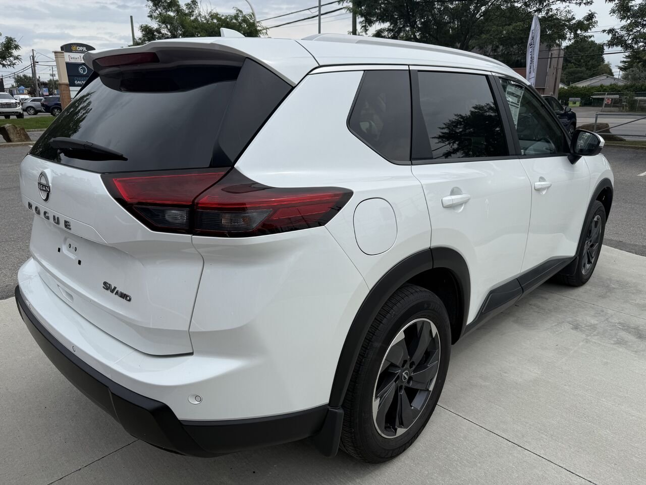 2024 Nissan Rogue SV AWD White Châteauguay - photo #5