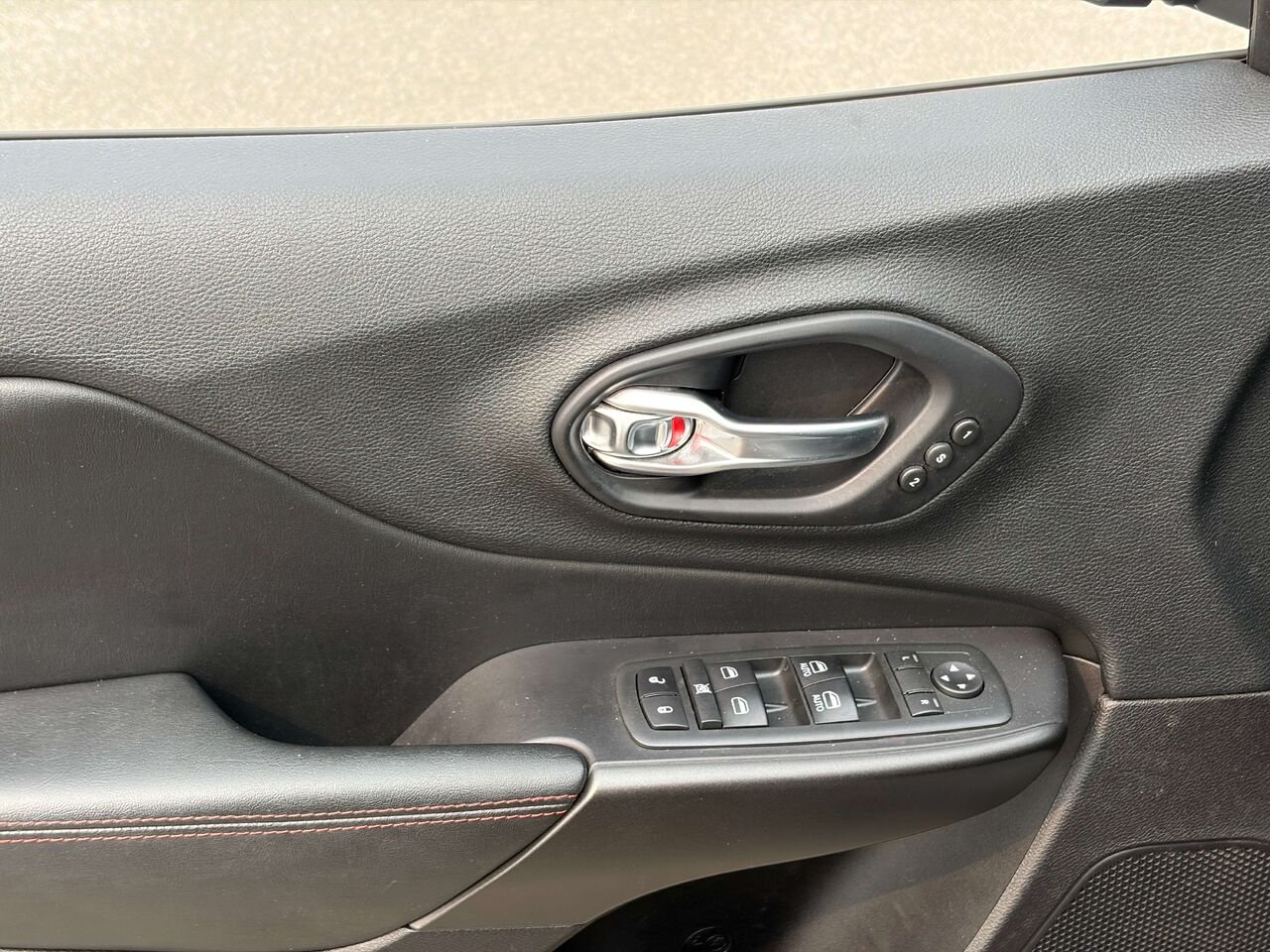 2020 Jeep Cherokee Grey Gatineau - photo #12