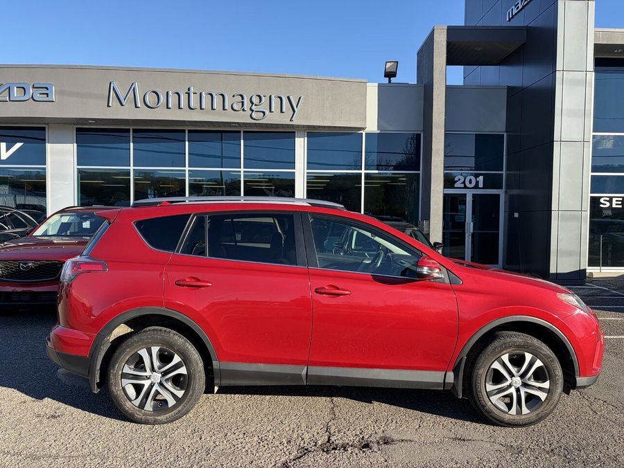 2017 Toyota RAV4 4 portes LE traction avant Red