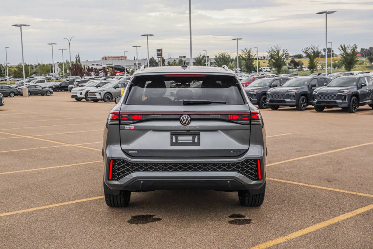 2026 Volkswagen Tiguan Highline Turbo R-Line 4MOTION Grey Sherwood Park - photo #6