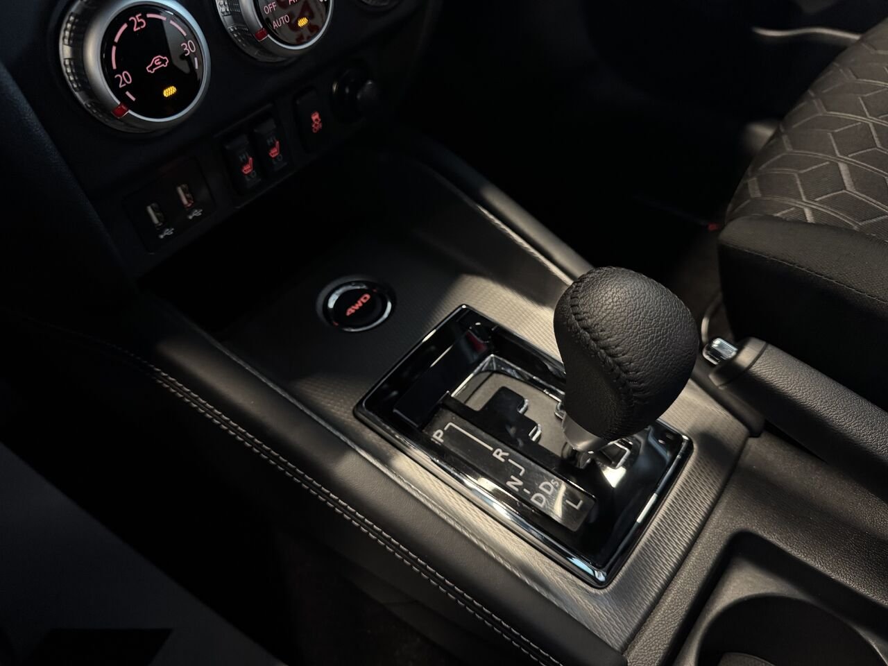 2023 Mitsubishi RVR Red Saint-Eustache - photo #22