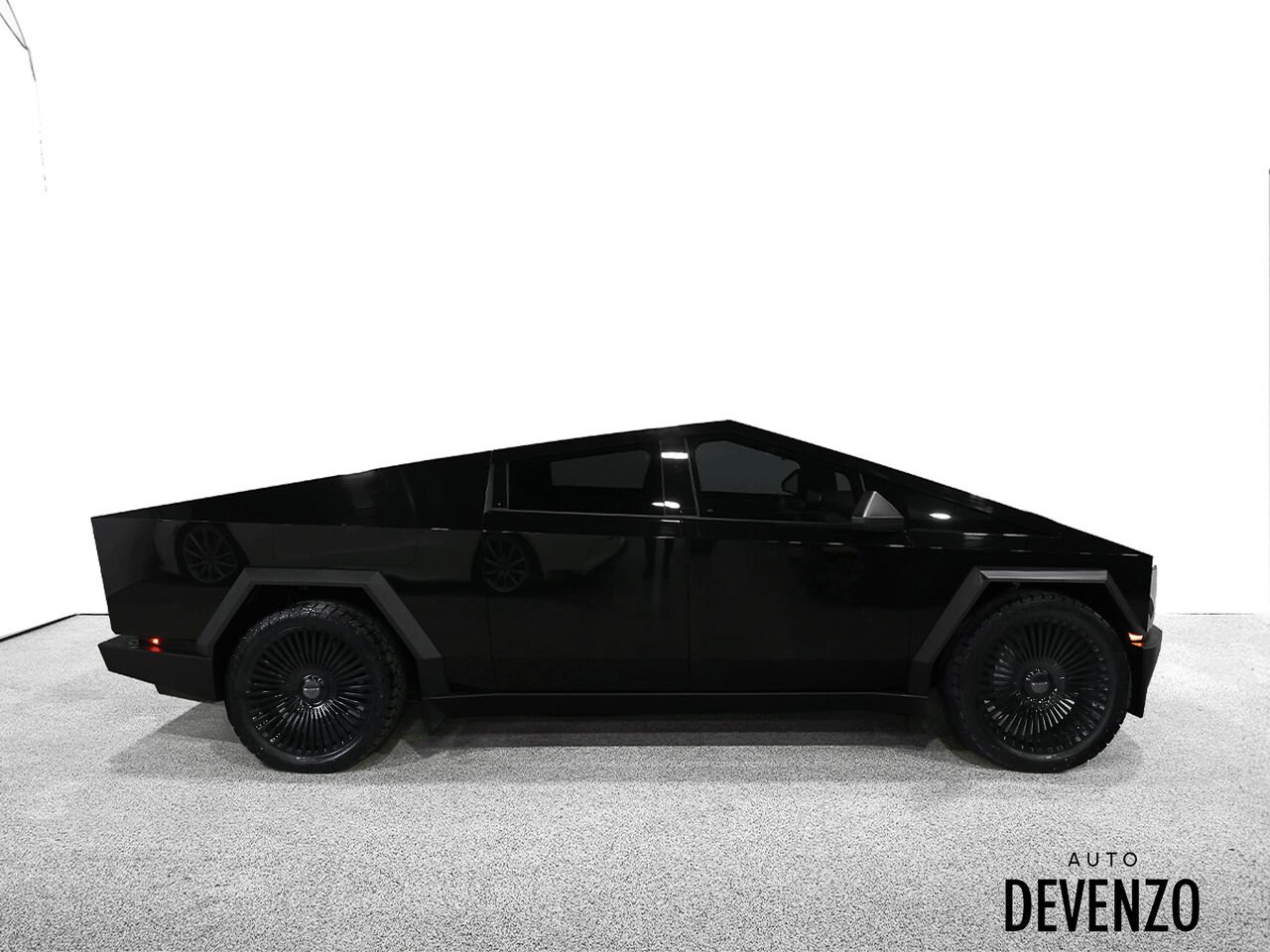 Tesla Cybertruck 2024 Argent Saint-Eustache - photo #1