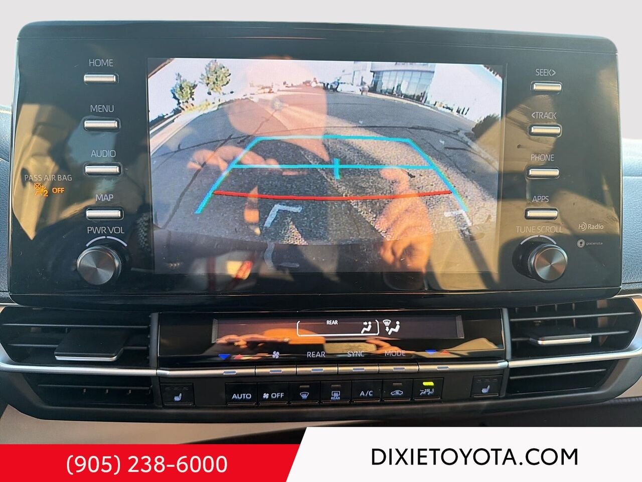 2023 Toyota Sienna HYBRID LE AWD / HEATED SEATS / TOYOTA SAFETY SENSE / CARPLAY AND ANDROID AUTO Black Mississauga - photo #14