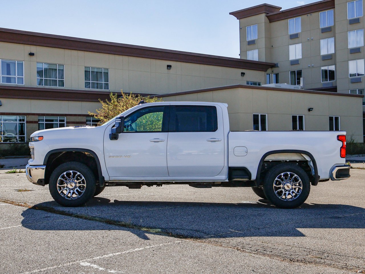 2024 Chevrolet Silverado 3500HD 4WD Crew Cab 159 LT White Sherwood Park - photo #9