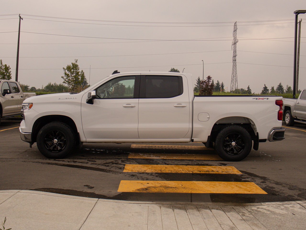 2025 Chevrolet Silverado 1500 4WD Crew Cab 147 LT White Sherwood Park - photo #6
