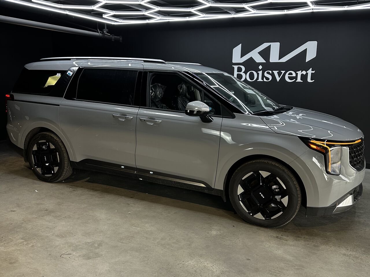 2026 Kia Carnival Ceramic Silver Blainville - photo #1