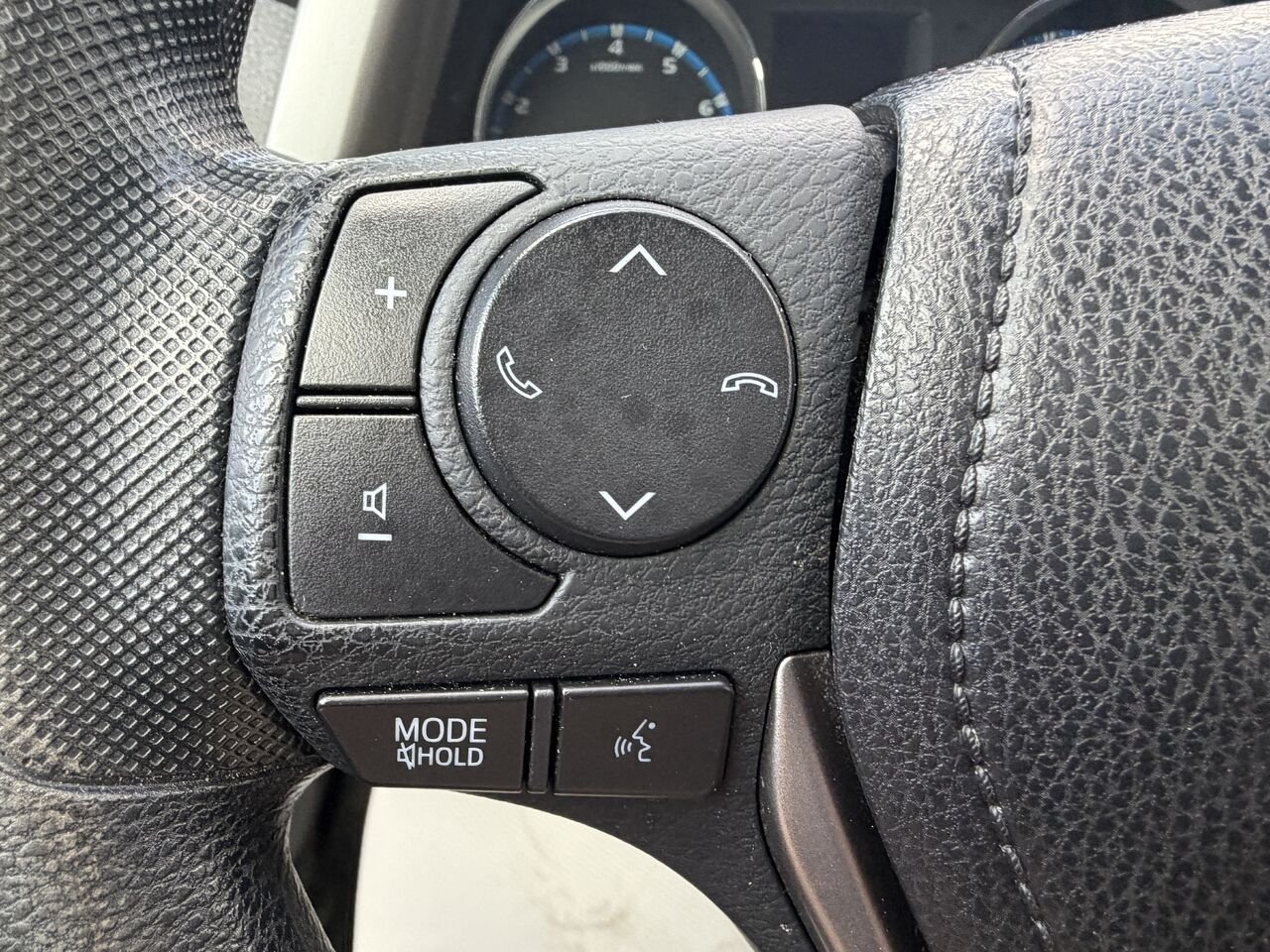2018 Toyota RAV4 White Ste-Marie - photo #14