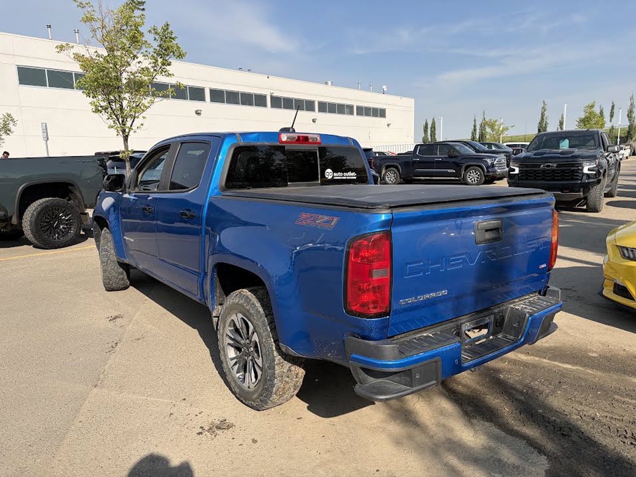 2021 Chevrolet Colorado 4WD Crew Cab 128 Z71 Blue Sherwood Park - photo #3