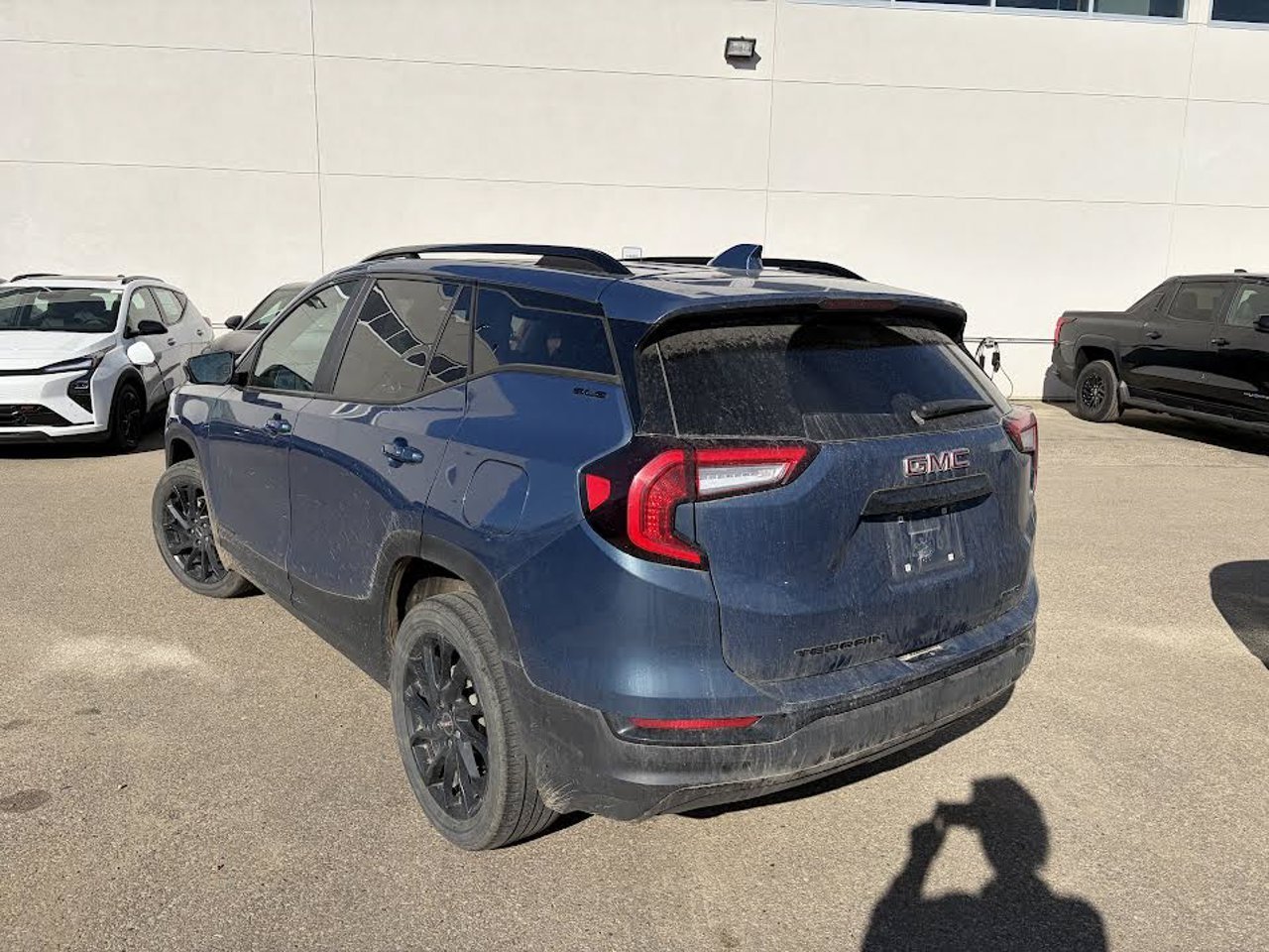 2024 GMC Terrain AWD 4dr SLE Grey Sherwood Park - photo #3