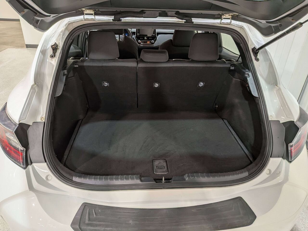 Toyota Corolla à hayon Manual 2019 Blanc Val-David - photo #8