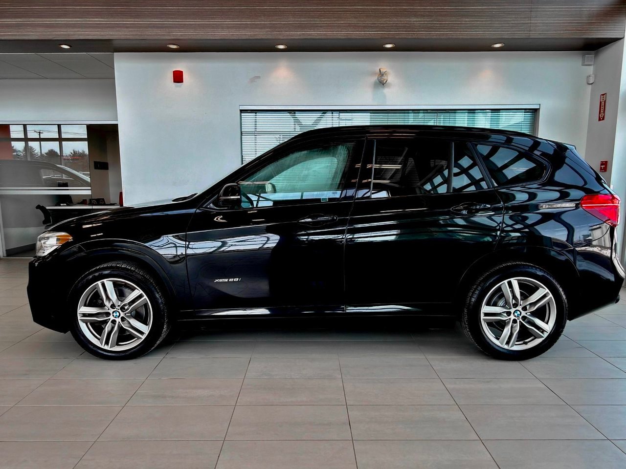 2017 BMW X1 Black Notre-Dame-des-Prairies - photo #6