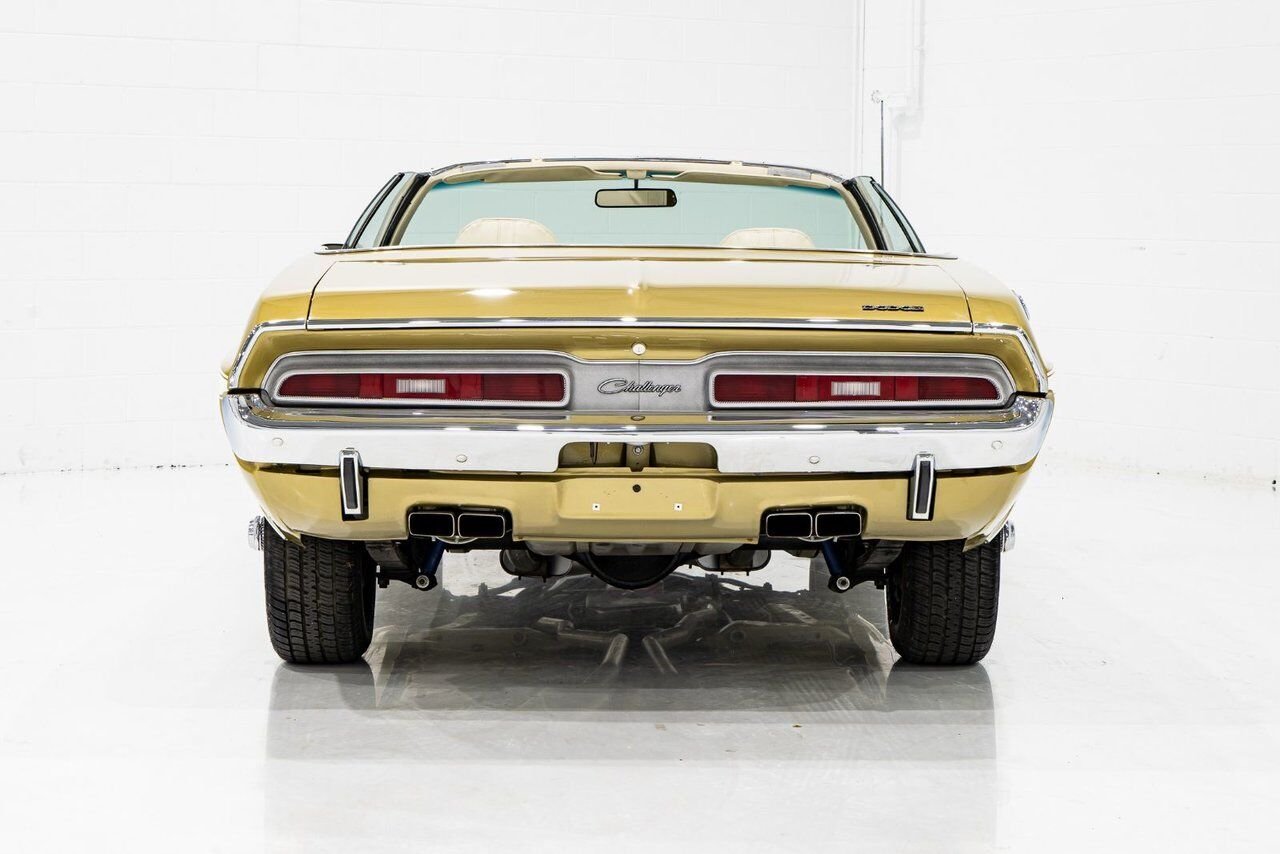 1971 Dodge Challenger *PRIX EN USD* Convertible Fully restored to desirable specifications Gold Montreal - photo #62