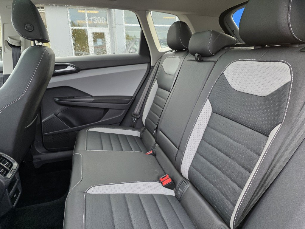 Volkswagen Taos Highline 4Motion 2024 Gris Mont-Laurier - photo #48