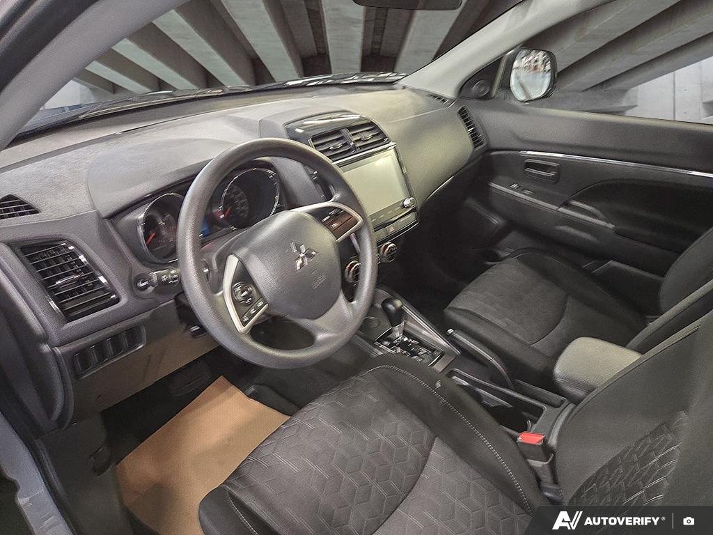 2025 Mitsubishi RVR 2602191A | ES White Edmonton - photo #12