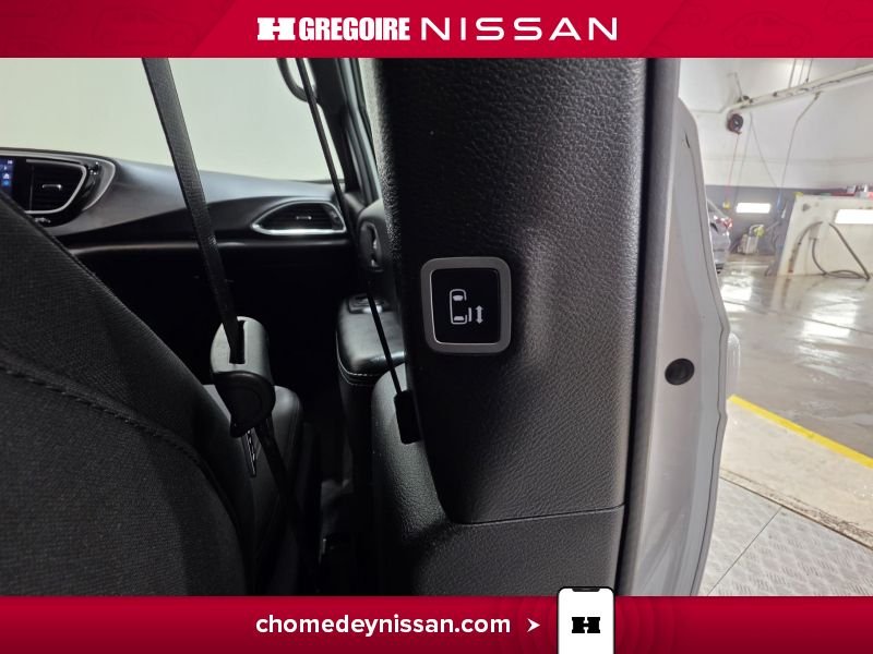 2019 Chrysler Pacifica White Saint-Eustache - photo #17
