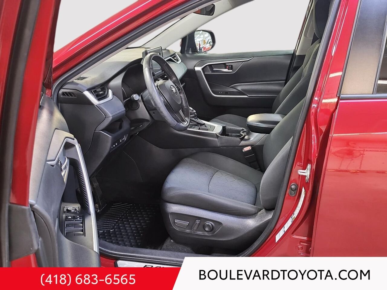 2021 Toyota RAV4 100244B-45 | XLE, AWD Red Québec - photo #8