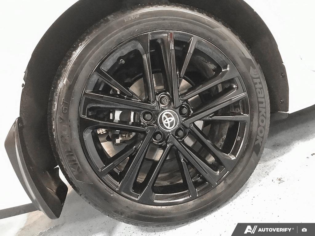 2025 Toyota Camry 2501988A | SE Upgrade White Edmonton - photo #5