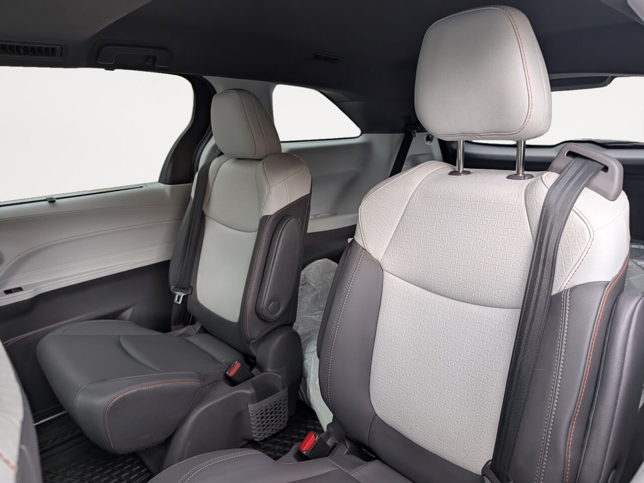 2021 Toyota Sienna 5TDGRKEC8MS070058 Silver Sherbrooke - photo #7