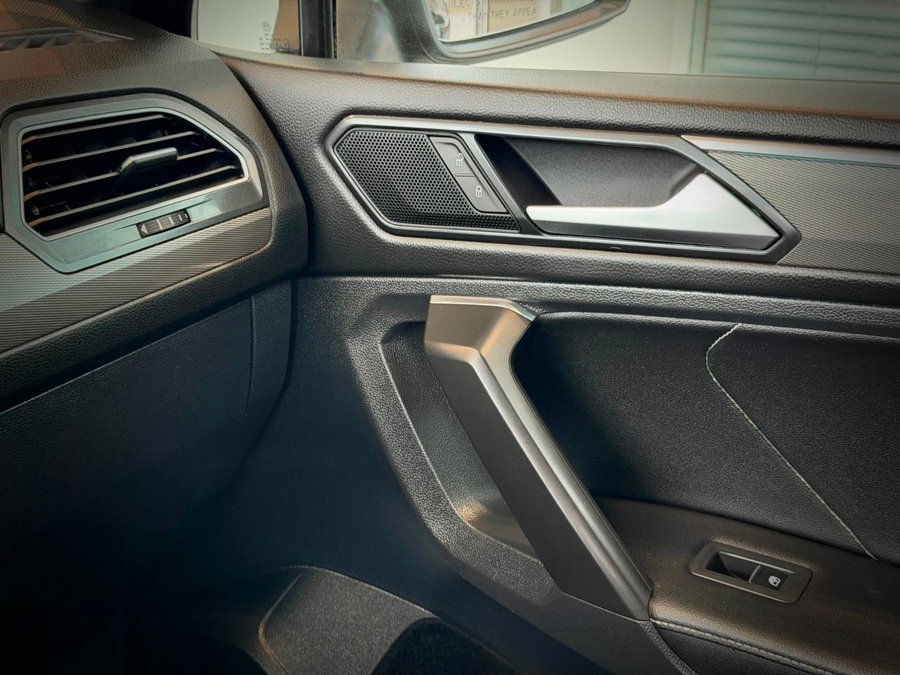 2022 Volkswagen Tiguan Black Notre-Dame-des-Prairies - photo #32
