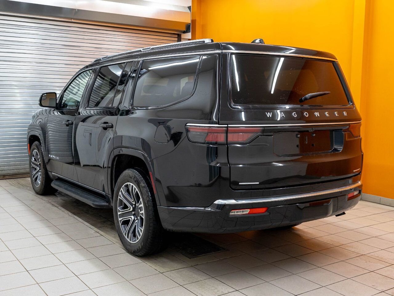 2023 Jeep Wagoneer SERIES II AWD *NAV* CUIR SIÈGES VENTIL HAYON ELECT Black Saint-Jérôme - photo #4