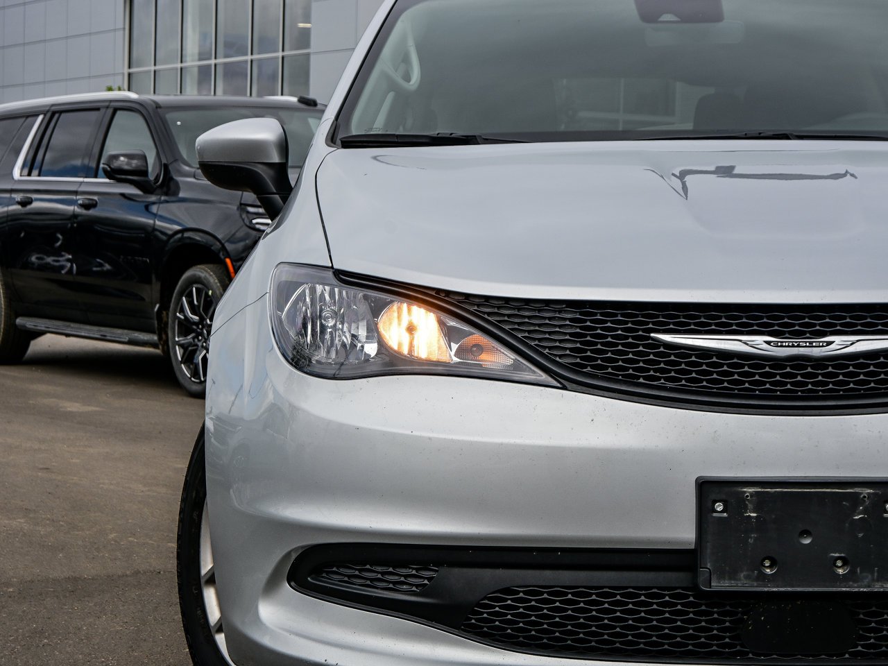 2023 Chrysler Grand Caravan SXT 2WD Grey Sherwood Park - photo #4