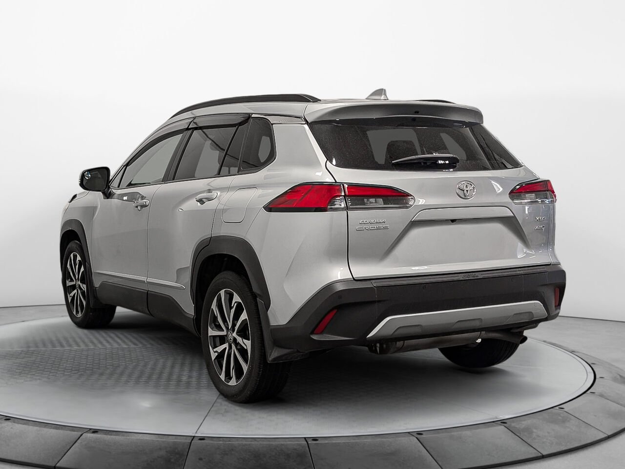 Toyota Corolla Cross AWD XLE AWD Cuir Toit Ouvrant Volant Chauffant 2022 Gris Sherbrooke - photo #3