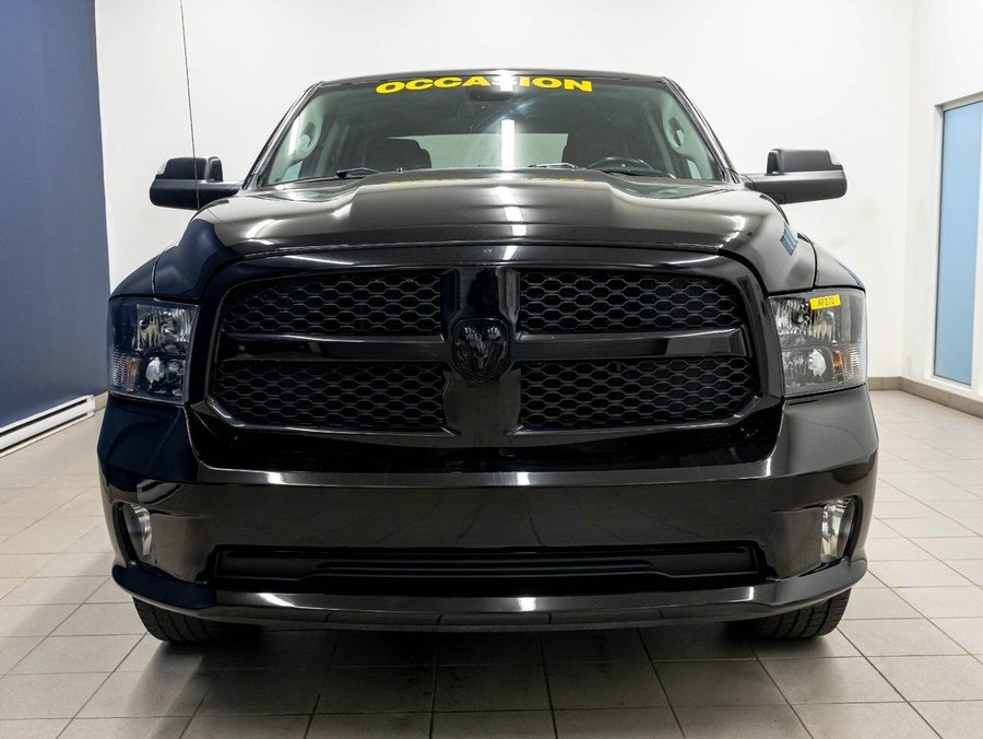 Ram 1500 Classic NIGHT CREW 4X4 V8 *SIÈGES CHAUFF* CARPLAY 3.92 2023 Noir