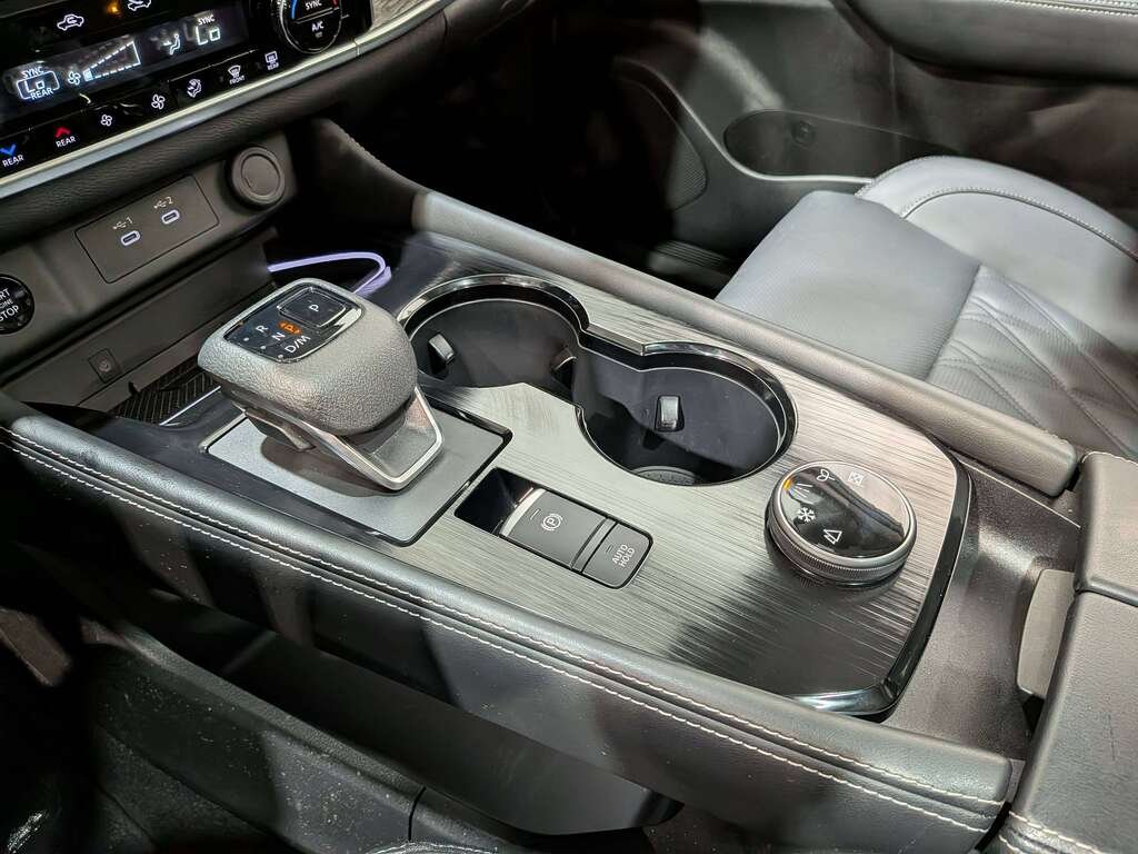 2024 Nissan Rogue AWD Platinum White Val-David - photo #32