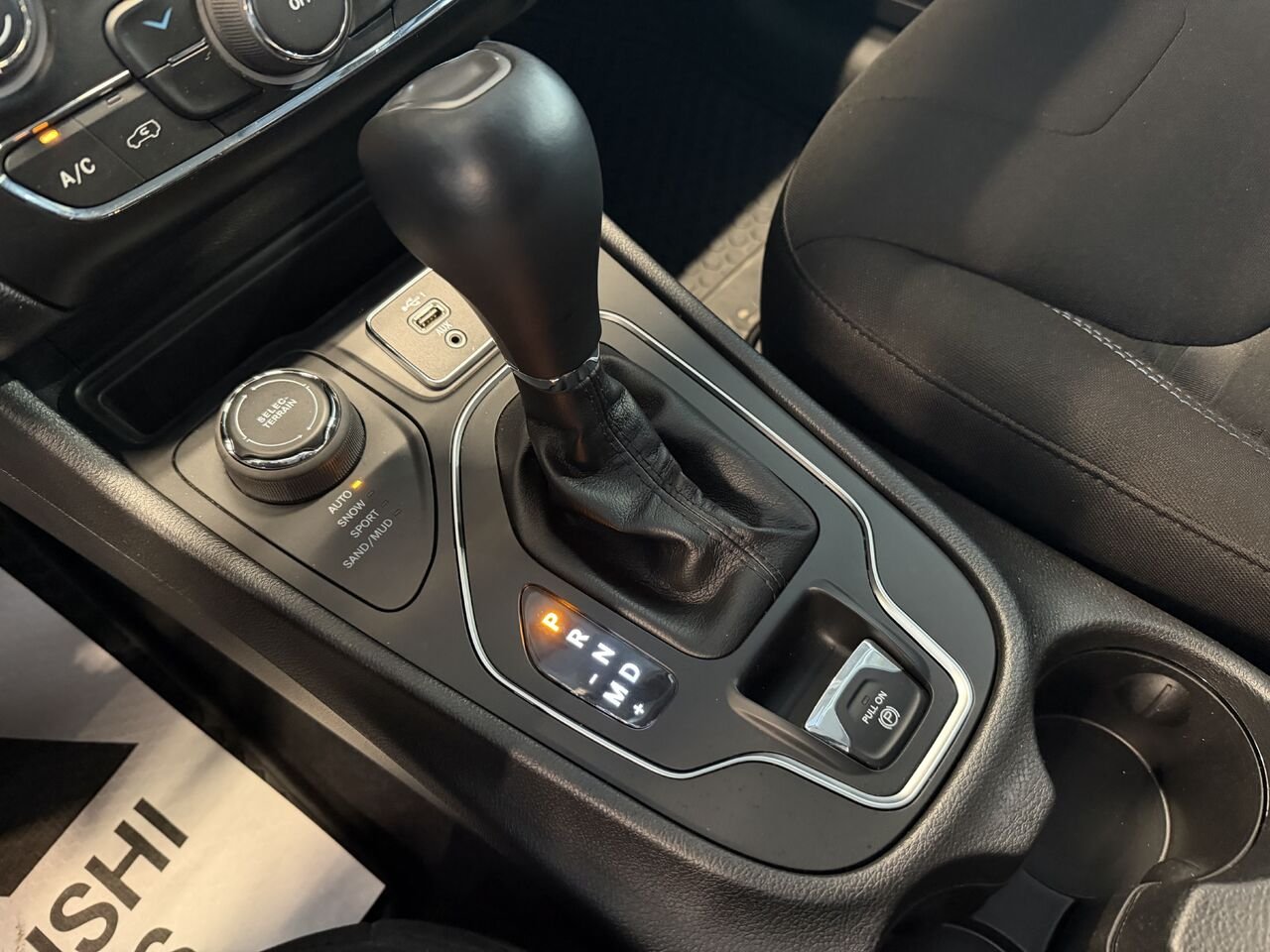 2020 Jeep Cherokee White Saint-Eustache - photo #19